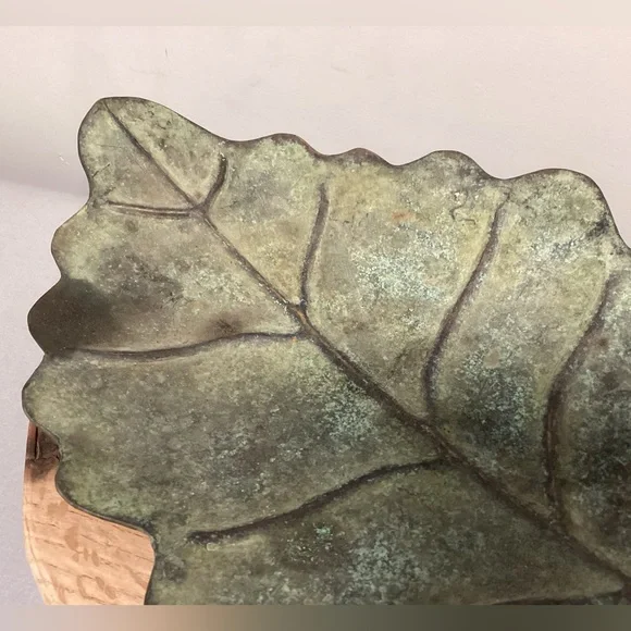 🟢 Vintage Solid Brass, Huge & Loaded With Patina Leaf Center Piece Decor - Rare - Picture 10 of 16